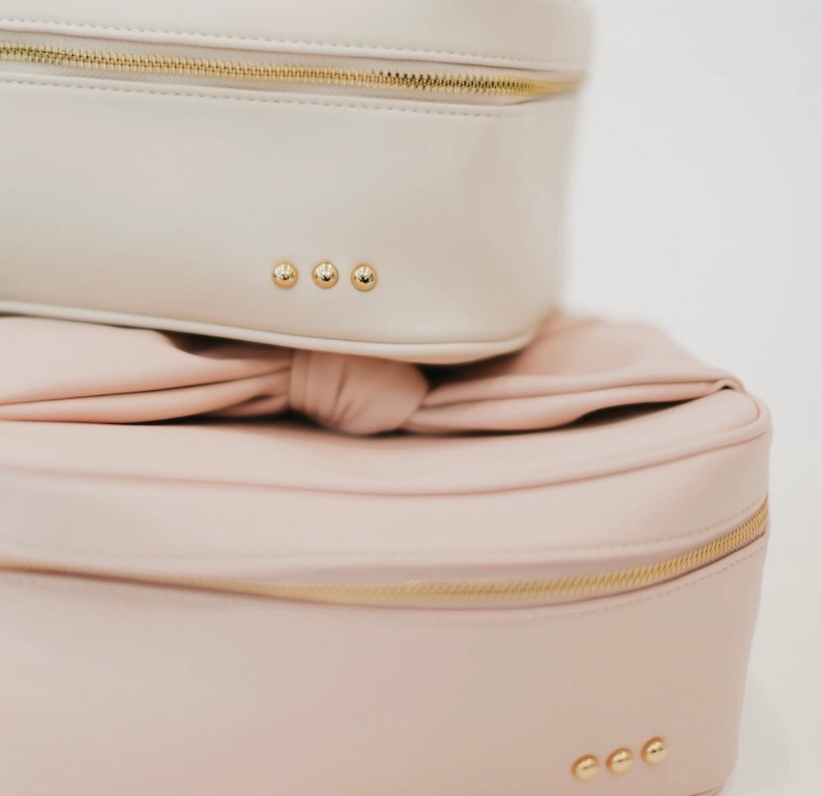 Madelyn Bow Makeup Bag - Panoply Beauty 