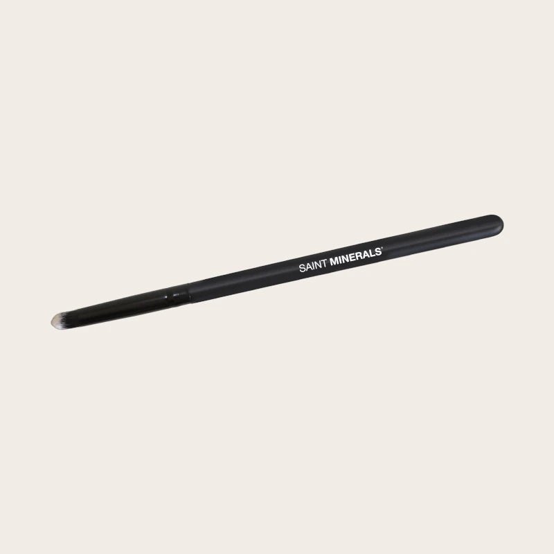 SAINT MINERALS Precision Smudge Brush - Panoply Beauty 