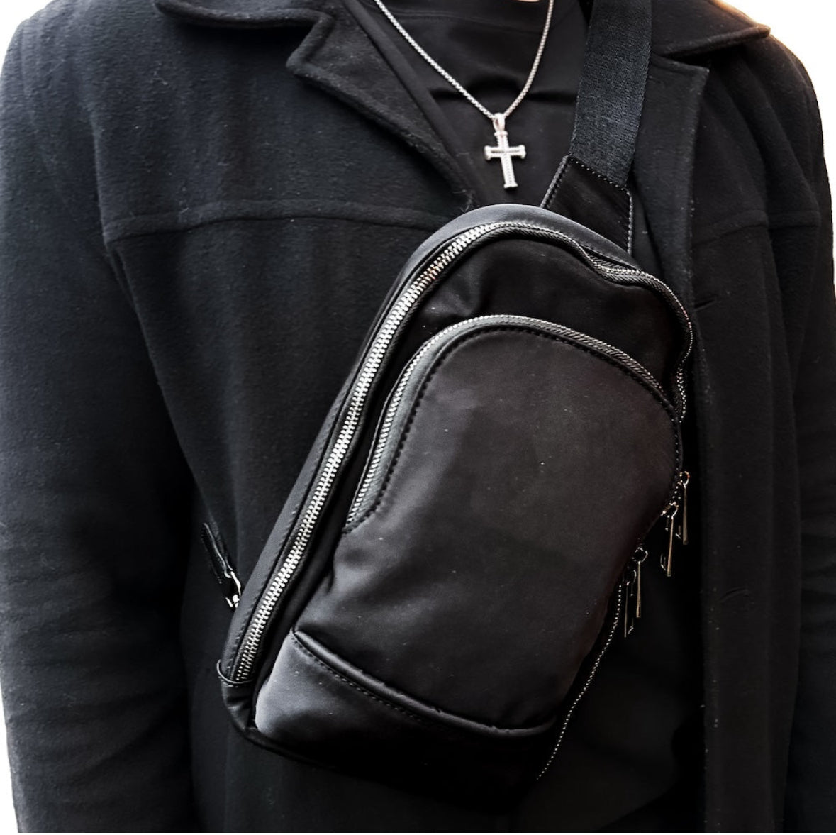 L'uomo Unisex Crossbody Bag